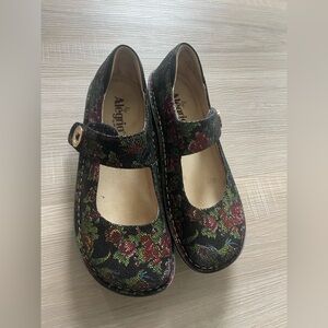 Alegria Paloma
 Floral Mary Jane Shoes size 39